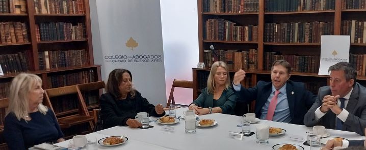 EL MINISTRO DE JUSTICIA DE LA CIUDAD DE BUENOS AIRES, DR. GABINO TAPIA JUNTO AL SUBSECRETARIO DE TRABAJO DE LA CIUDAD DE BUENOS AIRES, DR. HORACIO BUENO VISITARON EL COLEGIO