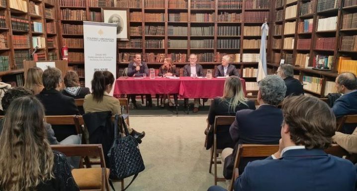 LA ABOGAC�A EN LA ERA DE LA INTELIGENCIA ARTIFICIAL � FIRESIDE CHAT CON ANTONY COOK